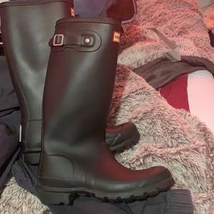 Black hunter boots size US 5B